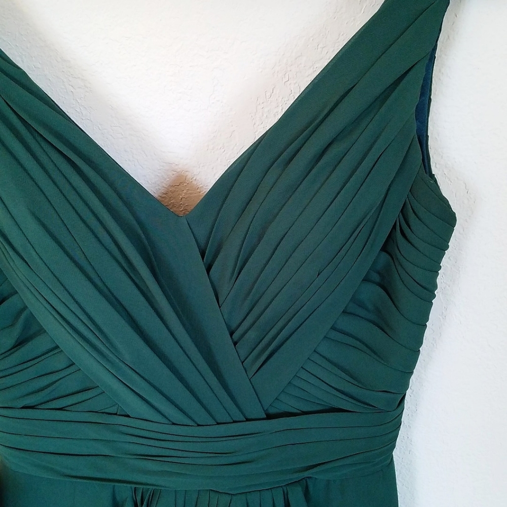 Elegant Green Midi Dress - Picture 4 of 8